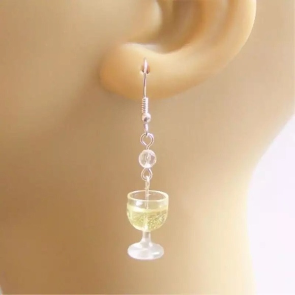 🍷 Wine Glass Earrings - Picture 2 of 3